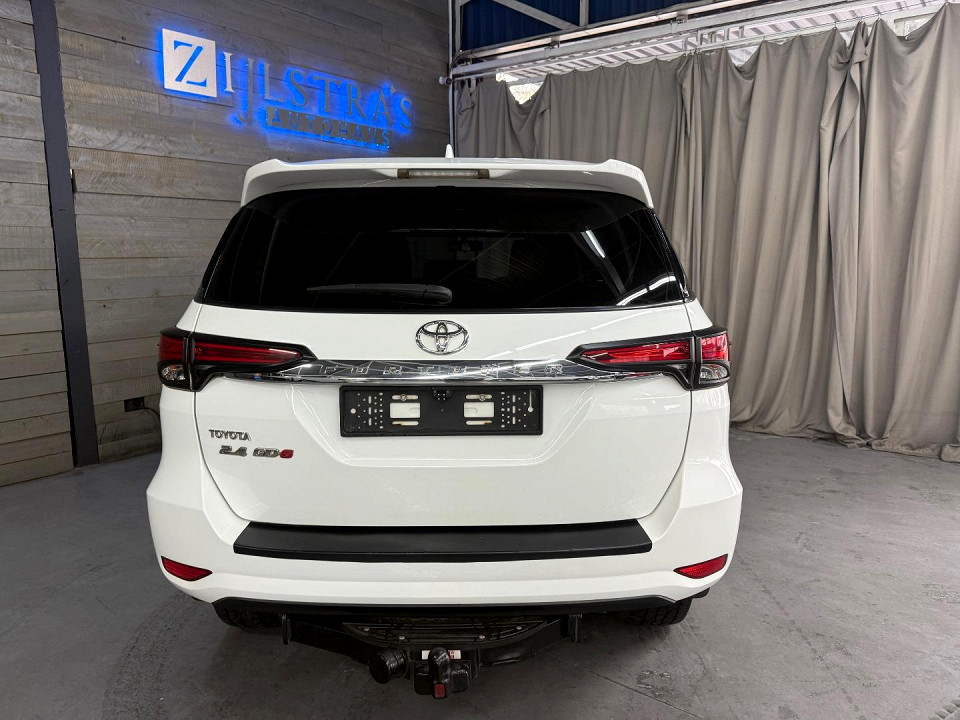 TOYOTA FORTUNER 2.4GD-6 R/B, image 2