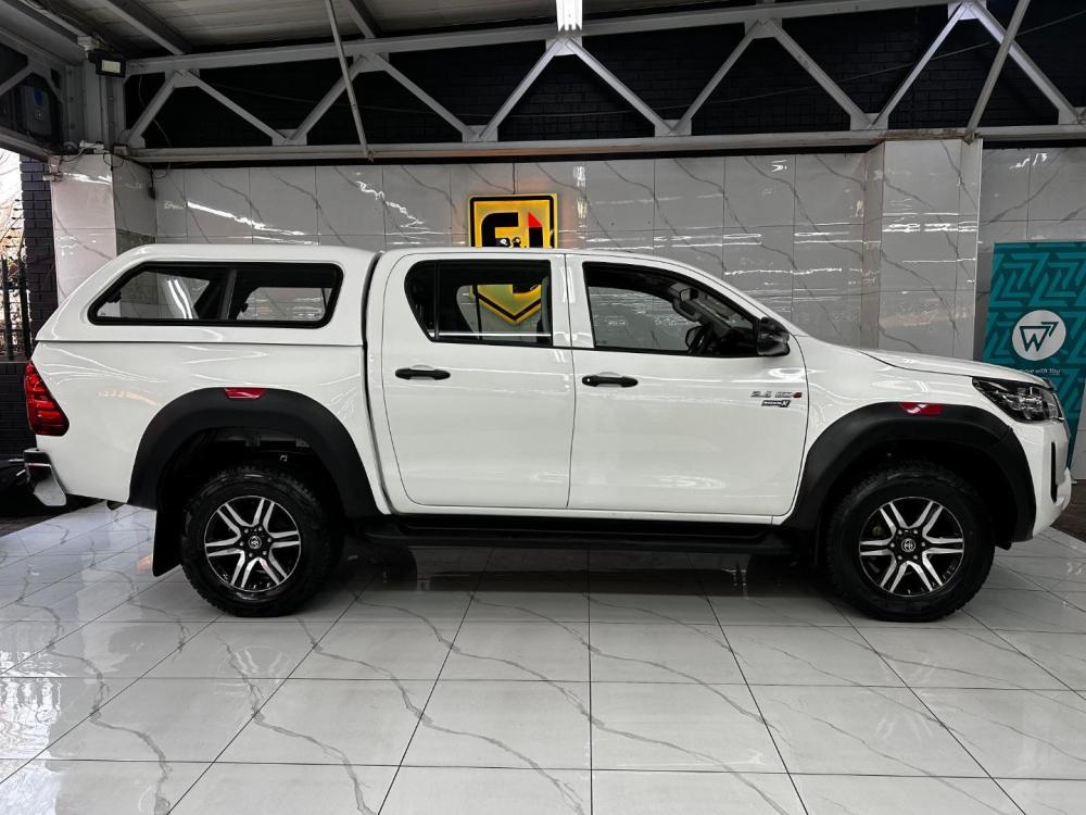 Toyota Hilux 2.4 4X4 RaiderX MT, image 2