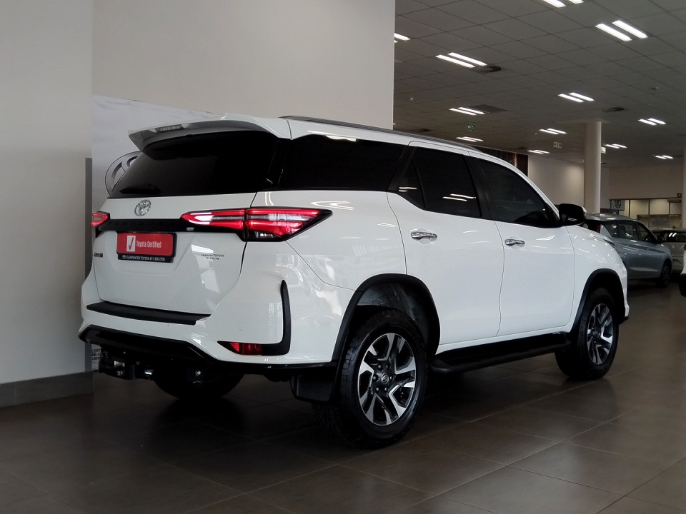TOYOTA  FORTUNER 2.8GD-6 R/B A/T, image 2
