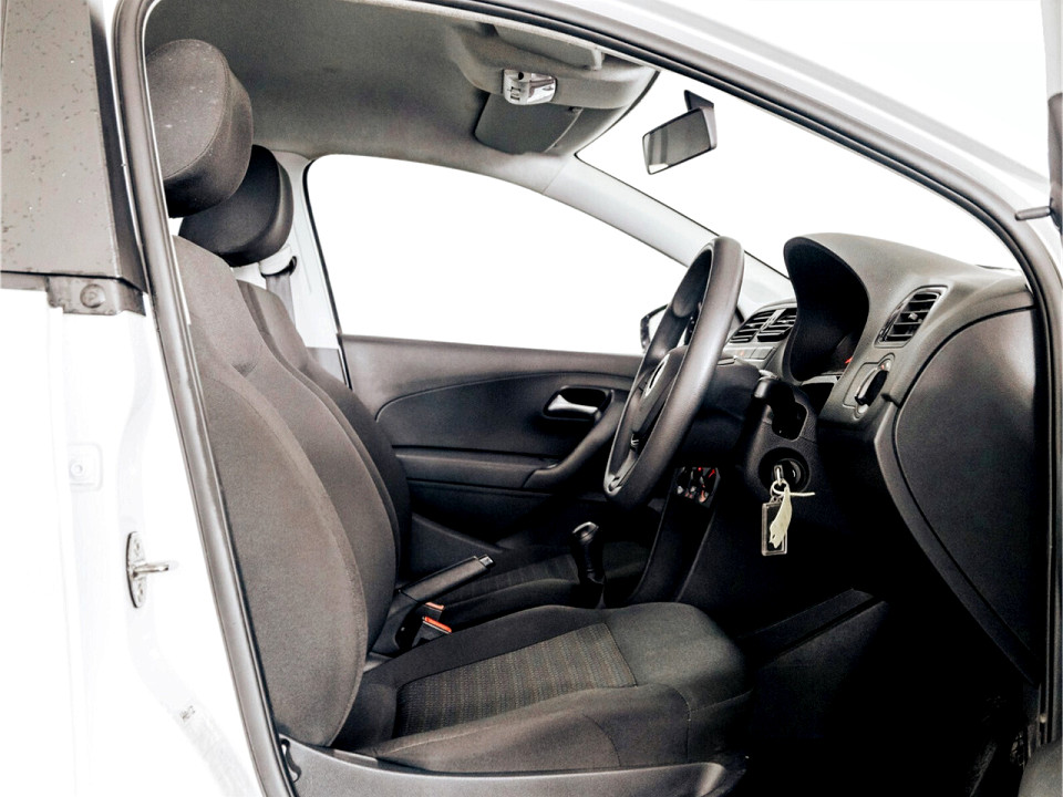 VOLKSWAGEN POLO VIVO 1.4 (5DR), image 2
