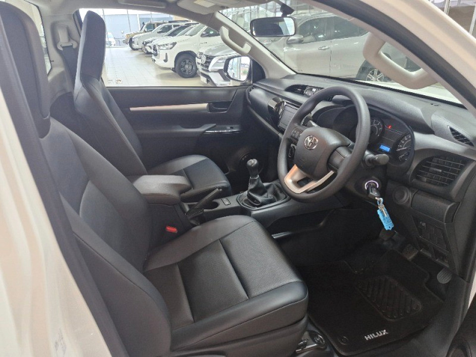 TOYOTA HILUX 2.4 GD-6 RB SR P/U S/C, image 2