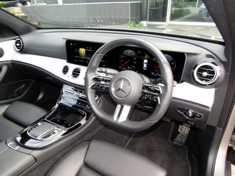 MERCEDES-BENZ E 200, image 2