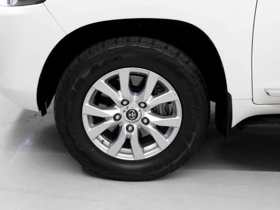 Toyota Land Cruiser 200 4.5D-4D V8 VX-R, image 2