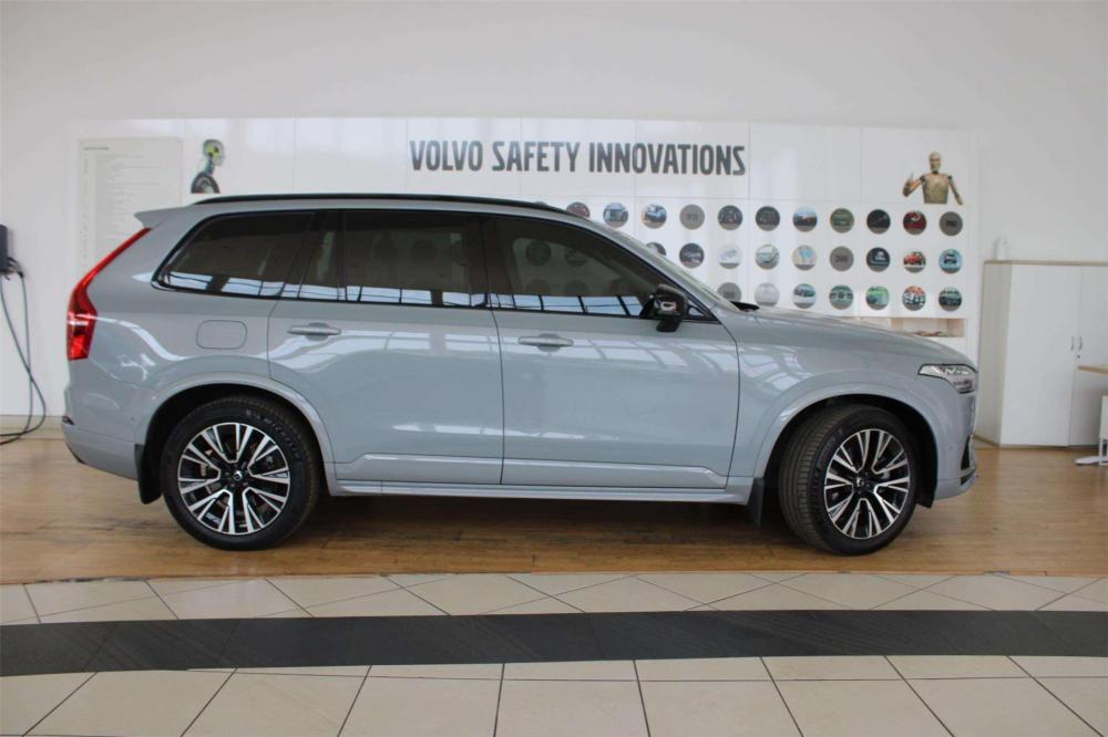 Volvo XC90 Twin Engine AWD Ultra Dark, image 2