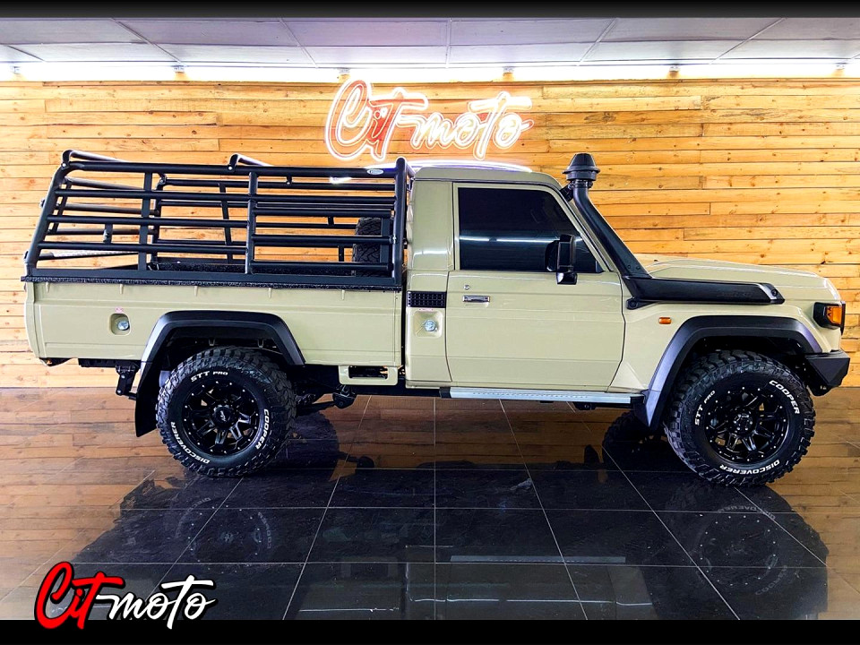 TOYOTA LAND CRUISER 79 4.5D P/U S/C, image 2