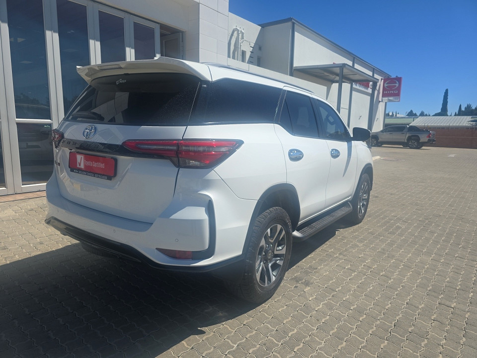 TOYOTA  FORTUNER 2.8GD-6 R/B A/T, image 2