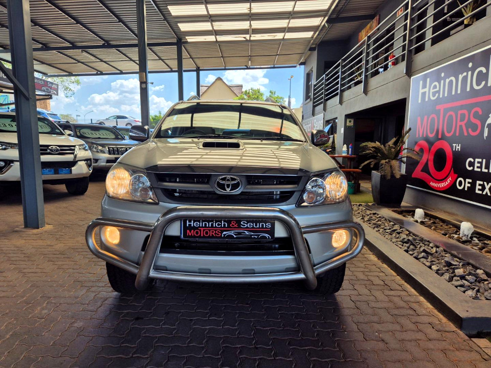 TOYOTA FORTUNER 3.0D-4D RAISED BODY, image 2