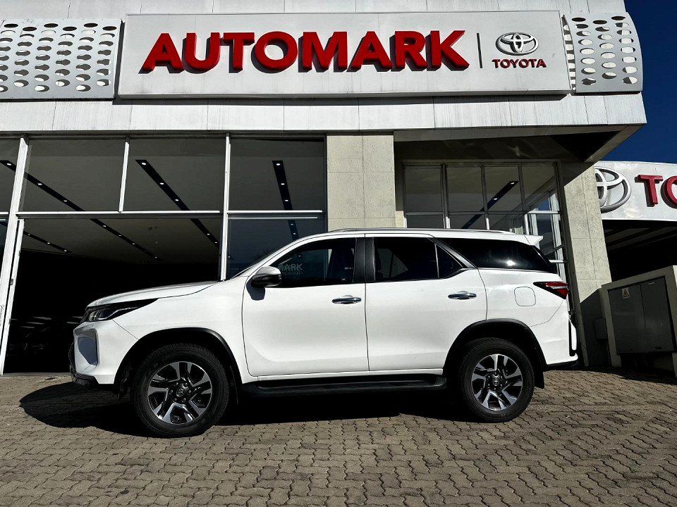 TOYOTA  FORTUNER 2.4GD-6 R/B A/T, image 1
