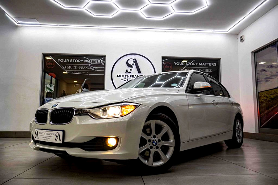 BMW 320i (F30), image 1