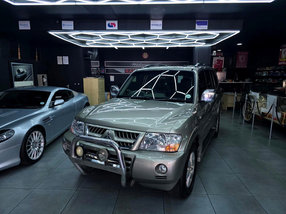 MITSUBISHI PAJERO 3200 DI-D GLS A/T, image 2