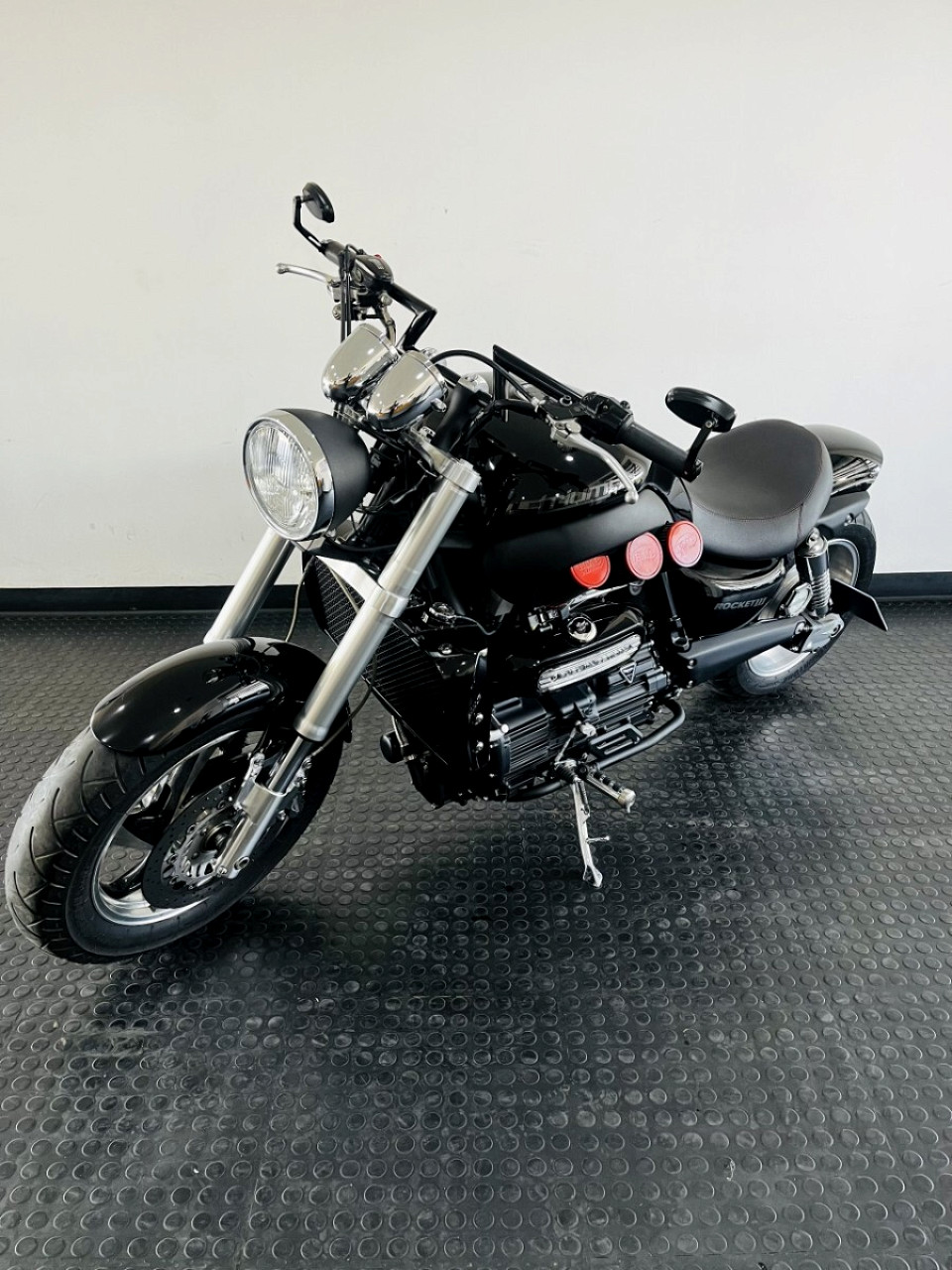 TRIUMPH ROCKET III CLASSIC, image 2