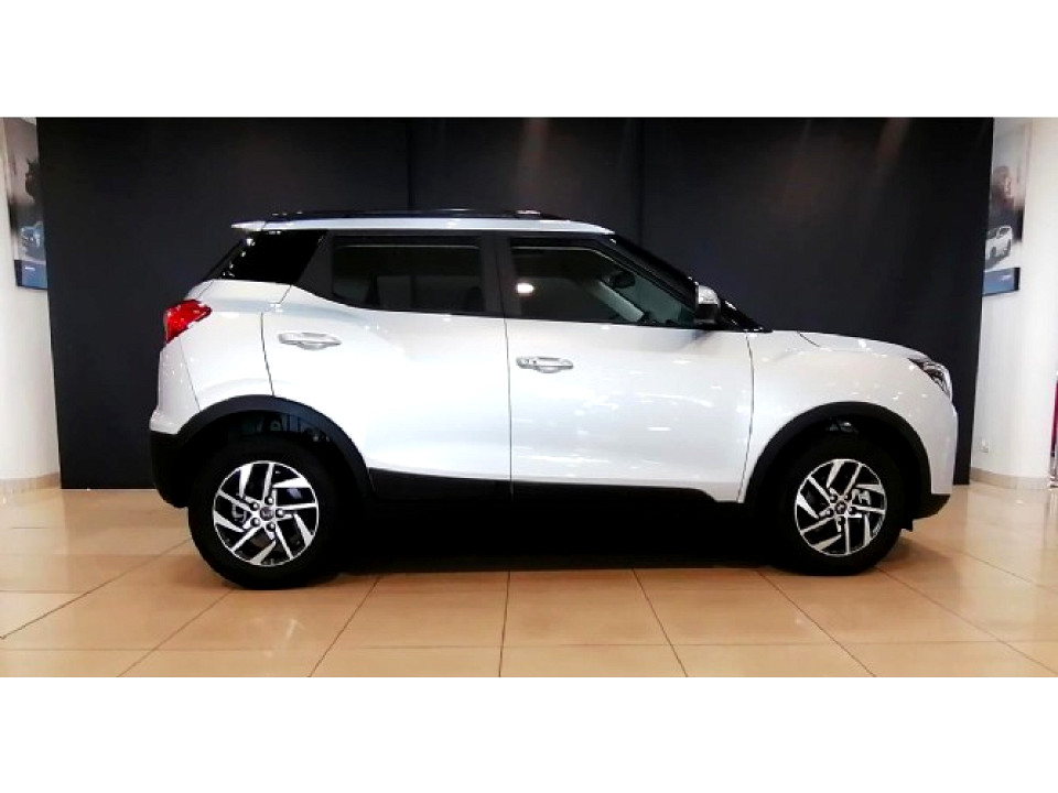 MAHINDRA XUV300 1.2T (W8), image 2