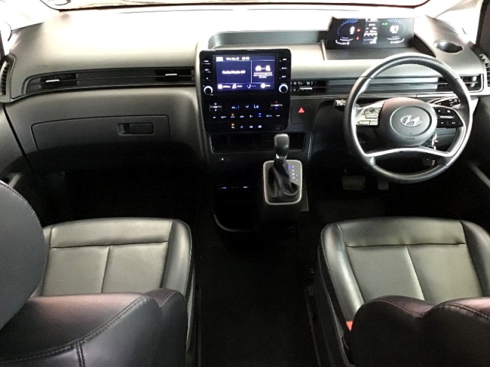 HYUNDAI STARIA 2.2D MULTICAB A/T (5 SEAT), image 2