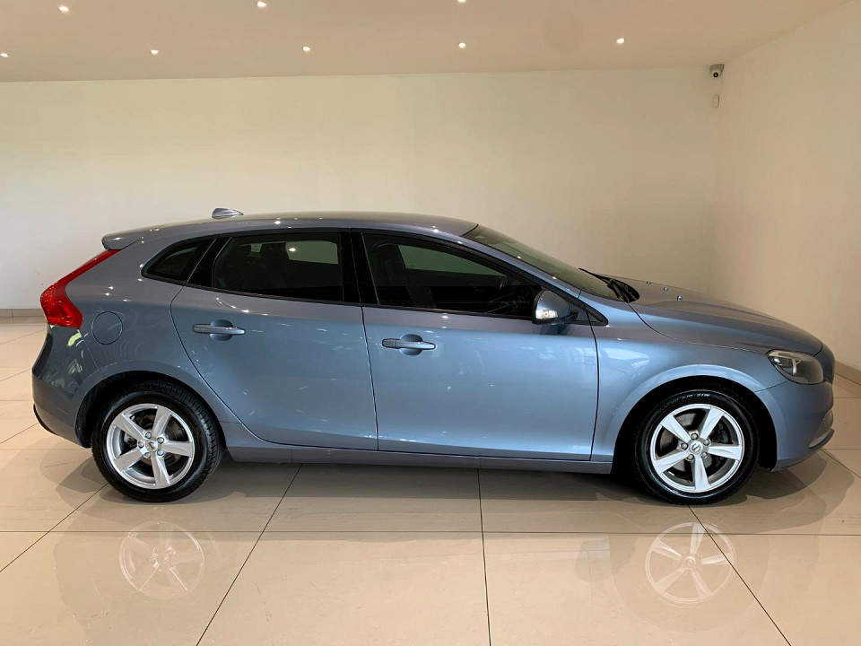 VOLVO V40 D2 KINETIC, image 2