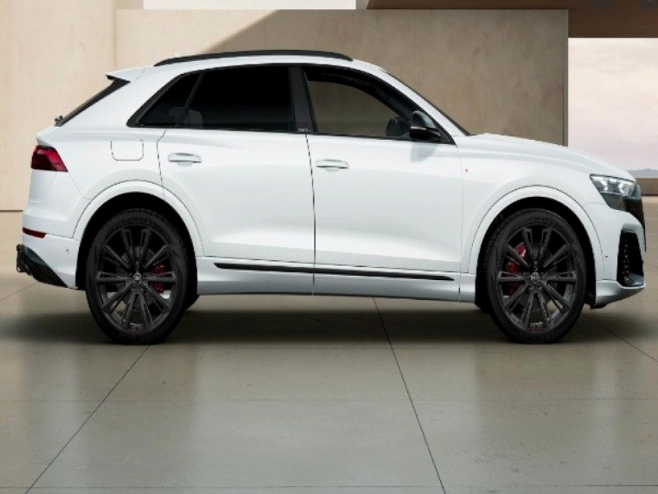 AUDI Q8 45TDI QUATTRO TIP BLACK EDITION, image 2