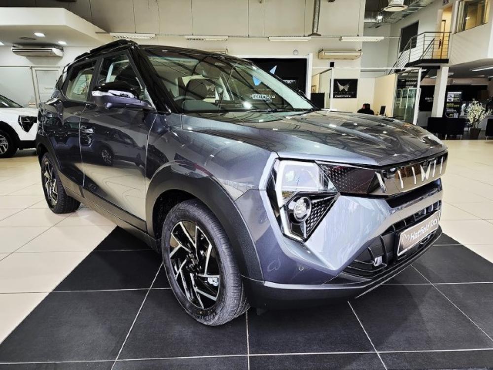 Mahindra XUV3X0 1.2 AX7L AT, image 2