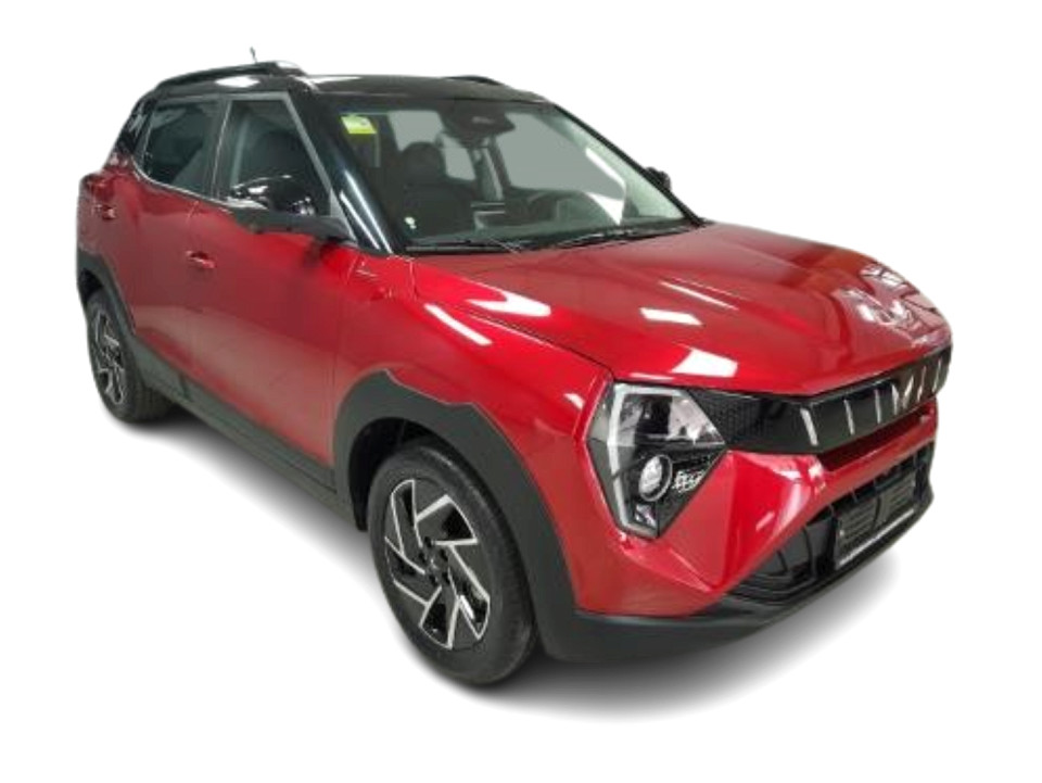 MAHINDRA XUV3XO 1.2T AX7L A/T, image 2