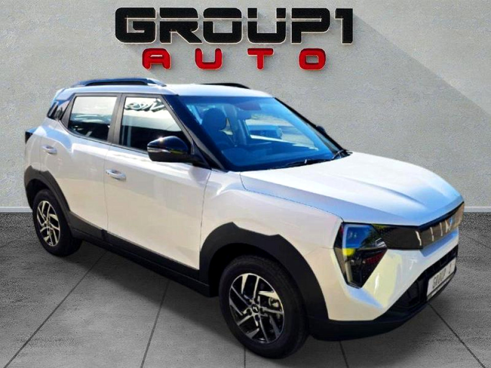 MAHINDRA XUV3XO 1.2T AX5, image 1