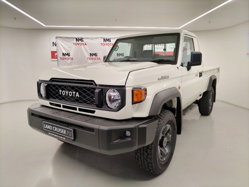 TOYOTA LAND CRUISER 79 2.8 GD-6 P/U S/C A/T, image 1