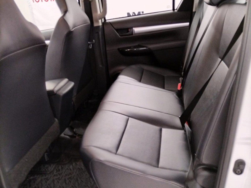 TOYOTA HILUX 2.4 GD-6 RB SR P/U D/C, image 2
