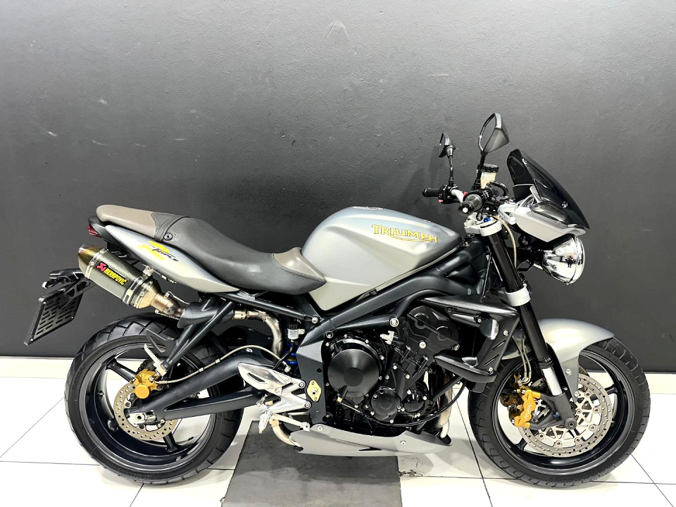 TRIUMPH 675, image 2