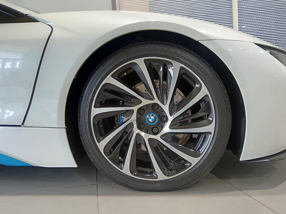 BMW i8, image 2