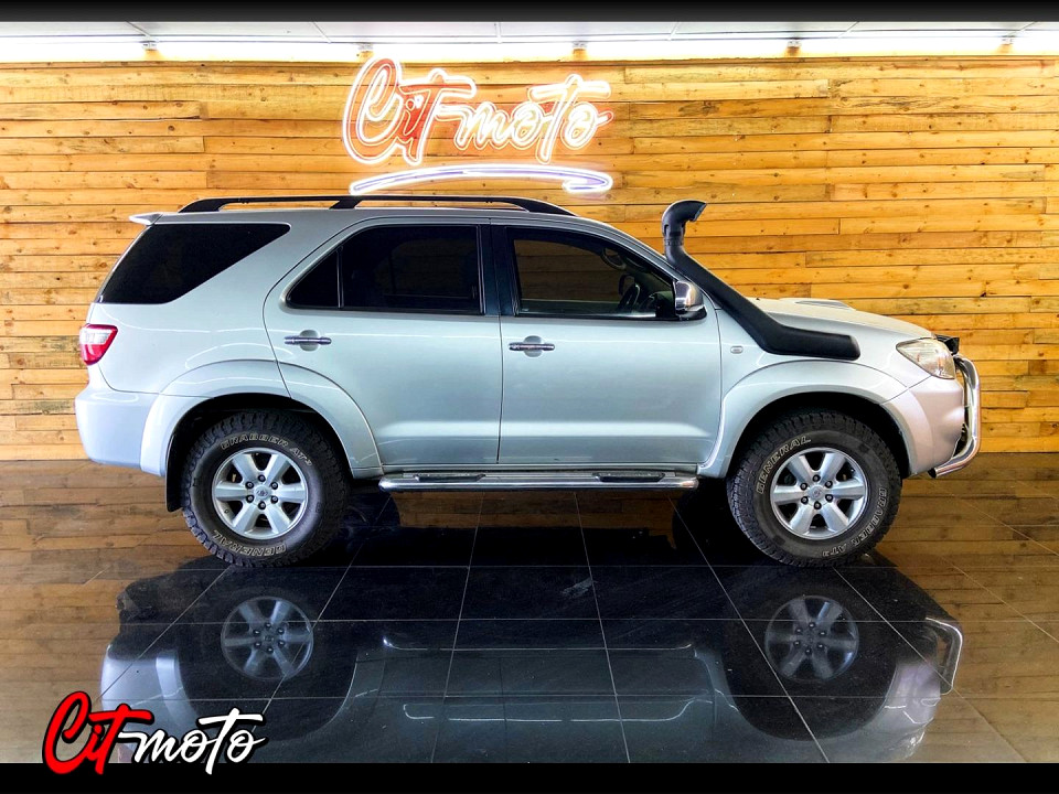 Toyota Fortuner 3.0D-4D 4x4 automatic, image 2