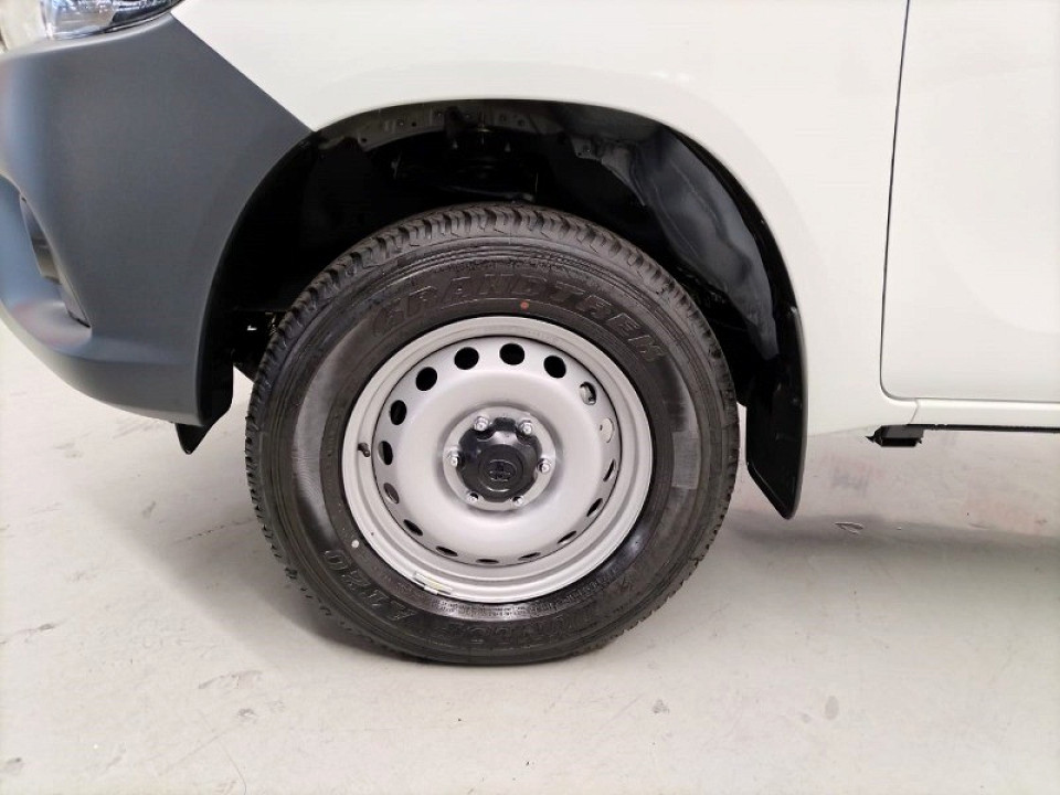 TOYOTA HILUX 2.4 GD-6 SR 4X4 P/U S/C, image 2