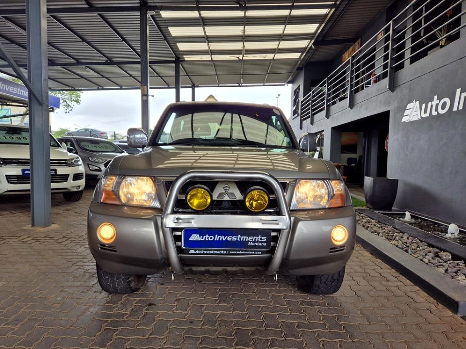 MITSUBISHI PAJERO 3200 DI-D GLS SWB, image 2