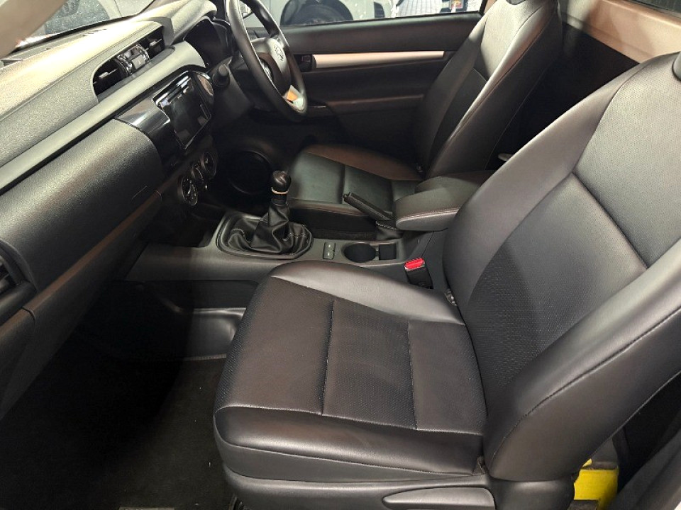 TOYOTA HILUX 2.4 GD-6 RB SR P/U S/C, image 2