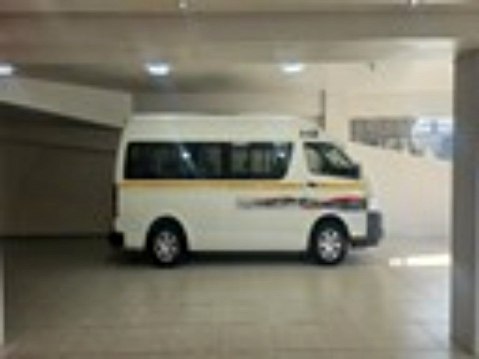 Toyota Hiace 2.5D-4D Ses\'fikile, image 2
