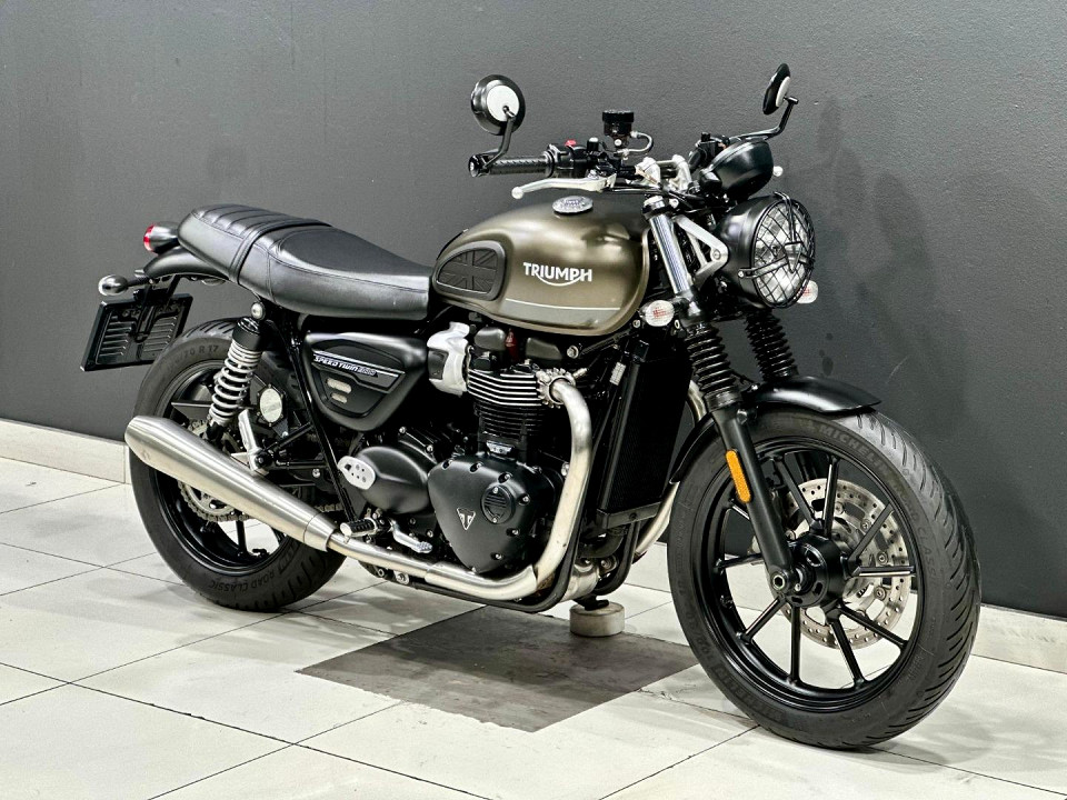 TRIUMPH 900, image 2