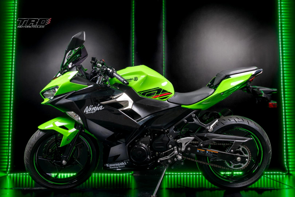 KAWASAKI 400 ABS, image 1