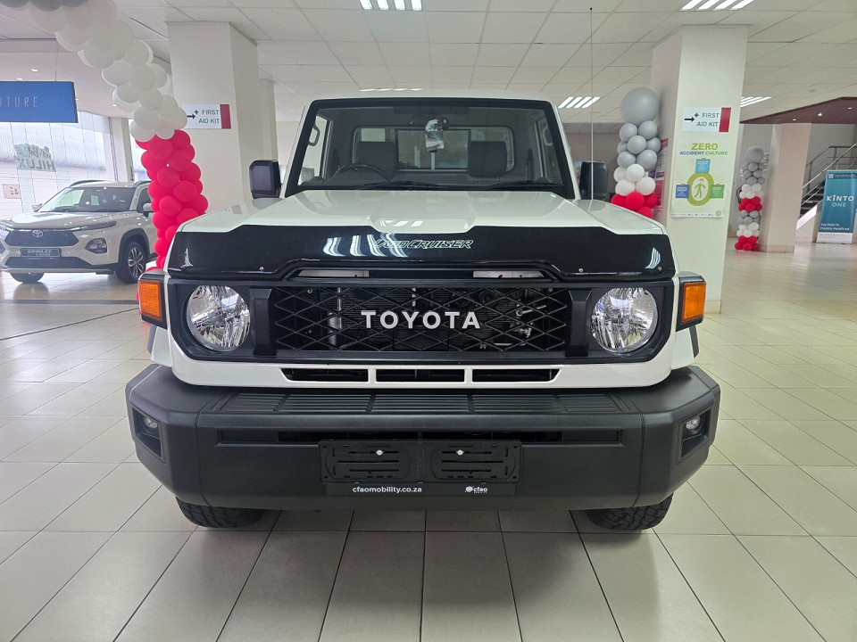 TOYOTA LAND CRUISER 79 2.8 GD-6 P/U S/C A/T, image 2