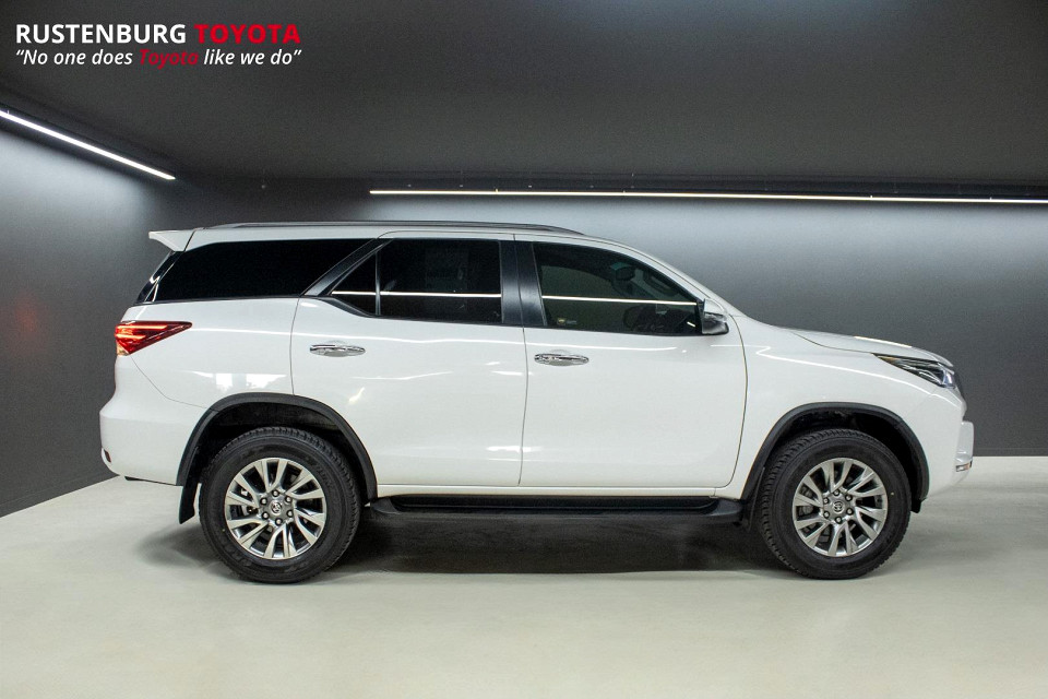 TOYOTA FORTUNER 2.8GD-6 R/B A/T, image 2