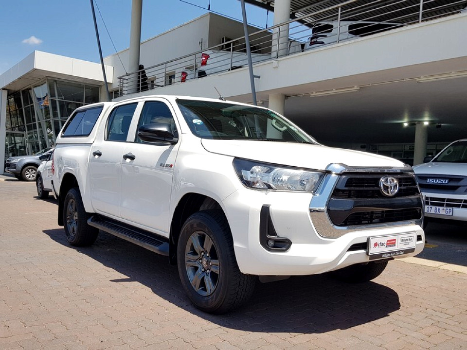 Toyota Hilux Double Cab 2.4GD6 RB Raider MT, image 1