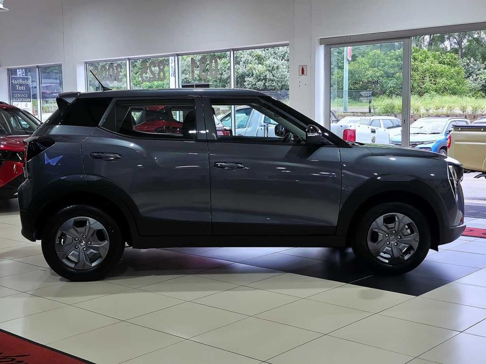 Mahindra XUV3X0 1.2 MX2 MT, image 2