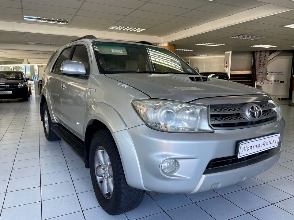 TOYOTA FORTUNER 3.0D-4D R/B A/T, image 1