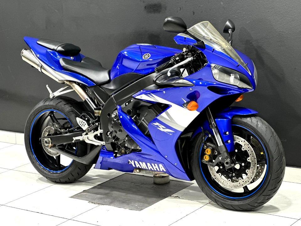 YAMAHA R1, image 1