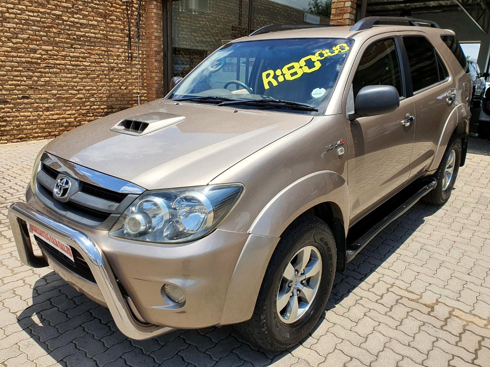 TOYOTA FORTUNER 3.0D-4D 4X4, image 1