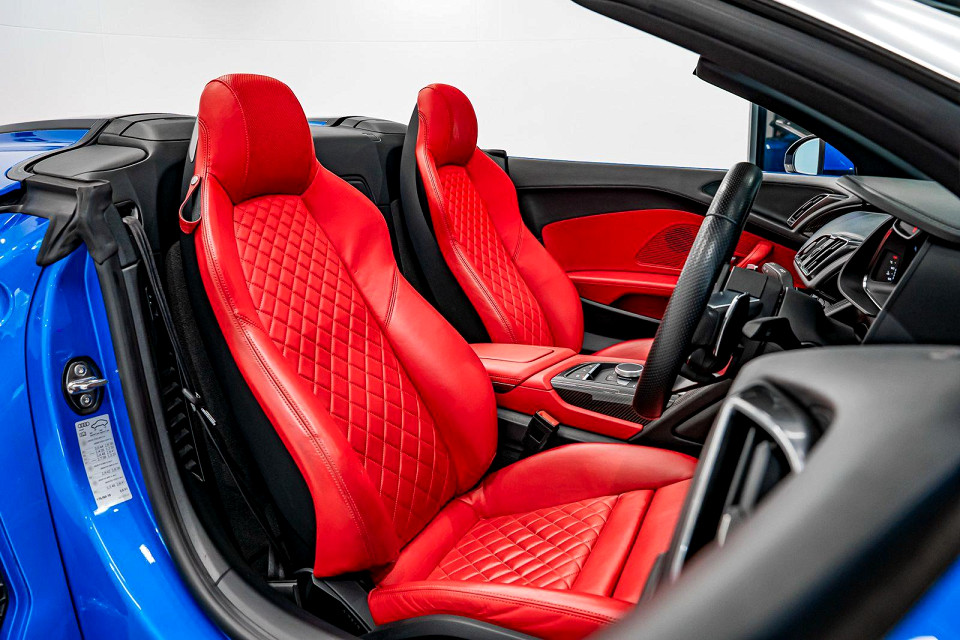 AUDI R8 5.2 FSi V10 QUATTRO SPYDER S TRONIC, image 2