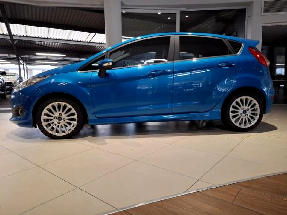 Ford Fiesta 5-door 1.0T Titanium auto, image 2