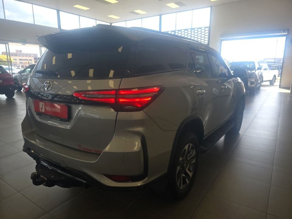 TOYOTA  FORTUNER 2.4GD-6 R/B A/T, image 2
