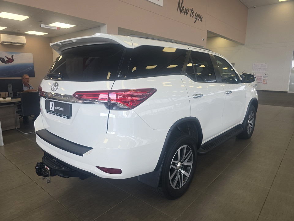 TOYOTA FORTUNER 2.8GD-6 EPIC A/T, image 2