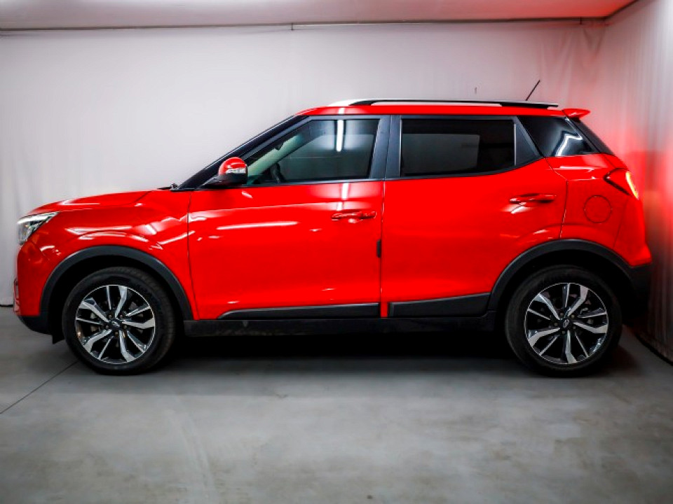 MAHINDRA XUV300 1.5D (W8), image 2