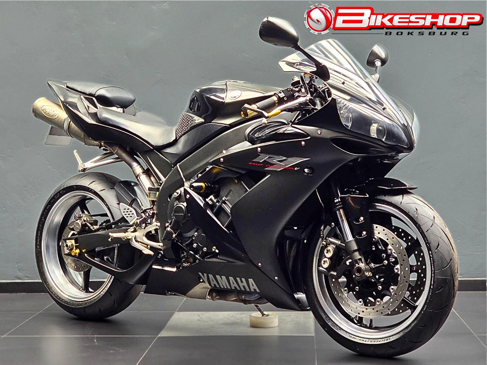 YAMAHA R1, image 1