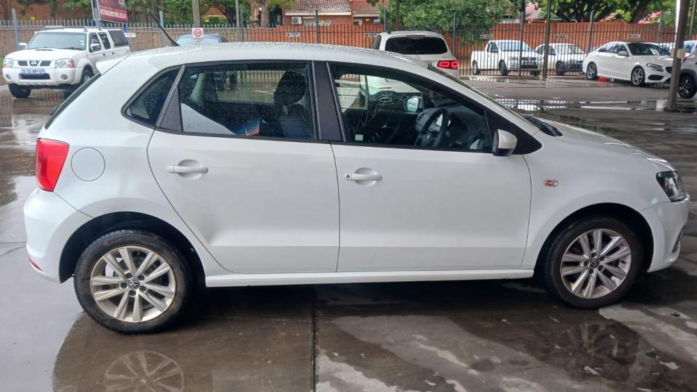 Volkswagen Polo Vivo hatch 1.6 Comfortline auto, image 2