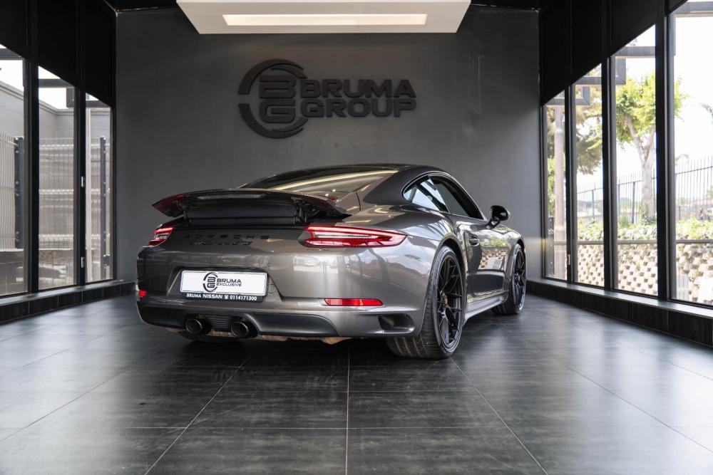 Porsche 911 Carrera GTS Coupe Auto, image 2