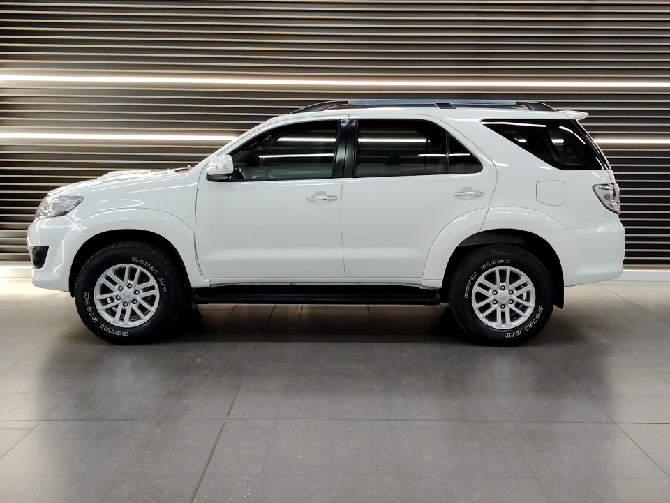 TOYOTA FORTUNER 2.5D-4D RB , image 1