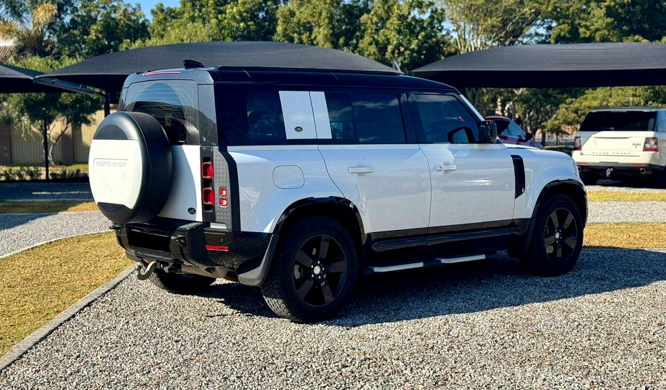 LAND ROVER DEFENDER 110 D240 HSE X DYNAMIC (177KW), image 2